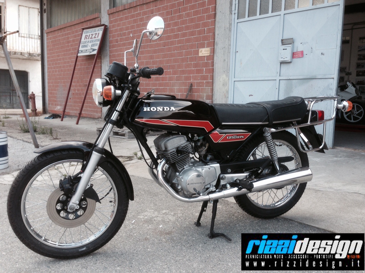 HONDA 125 TWIN, UN RESTAURO COMPLETO di #RIZZIDESIGN