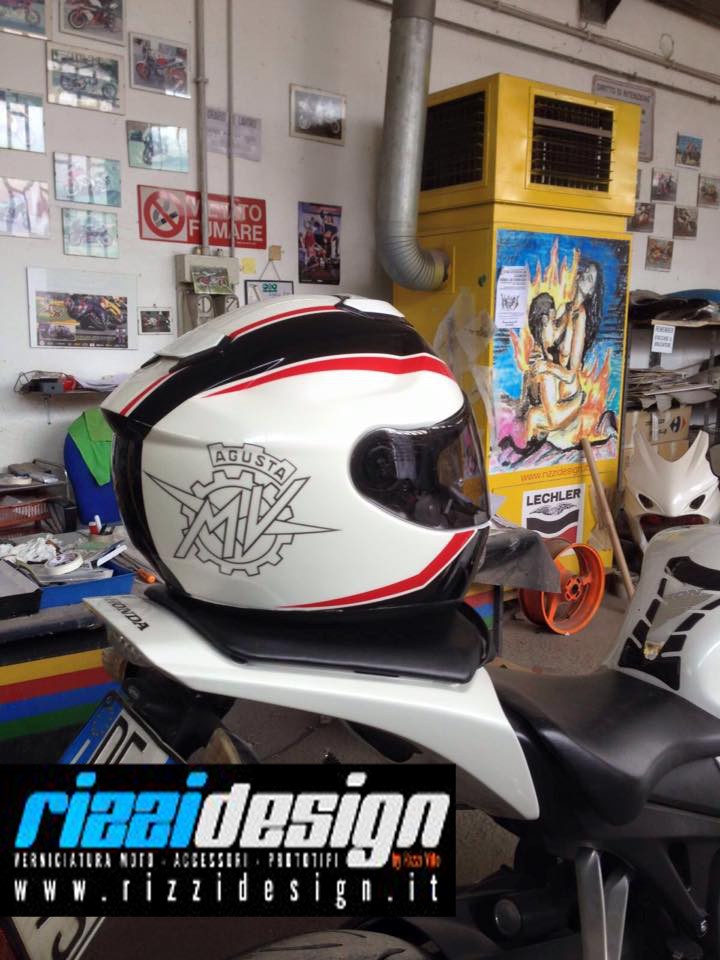 NUOVO CASCO di #RIZZIDESIGN! Grafica dedicata MV-AGUSTA!