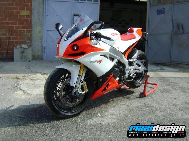 APRILIA RSV4 colorazione #RIZZIDESIGN con codino prototipo